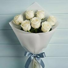 Букет 7 Белых роз Эдлесс Лав в Биорках