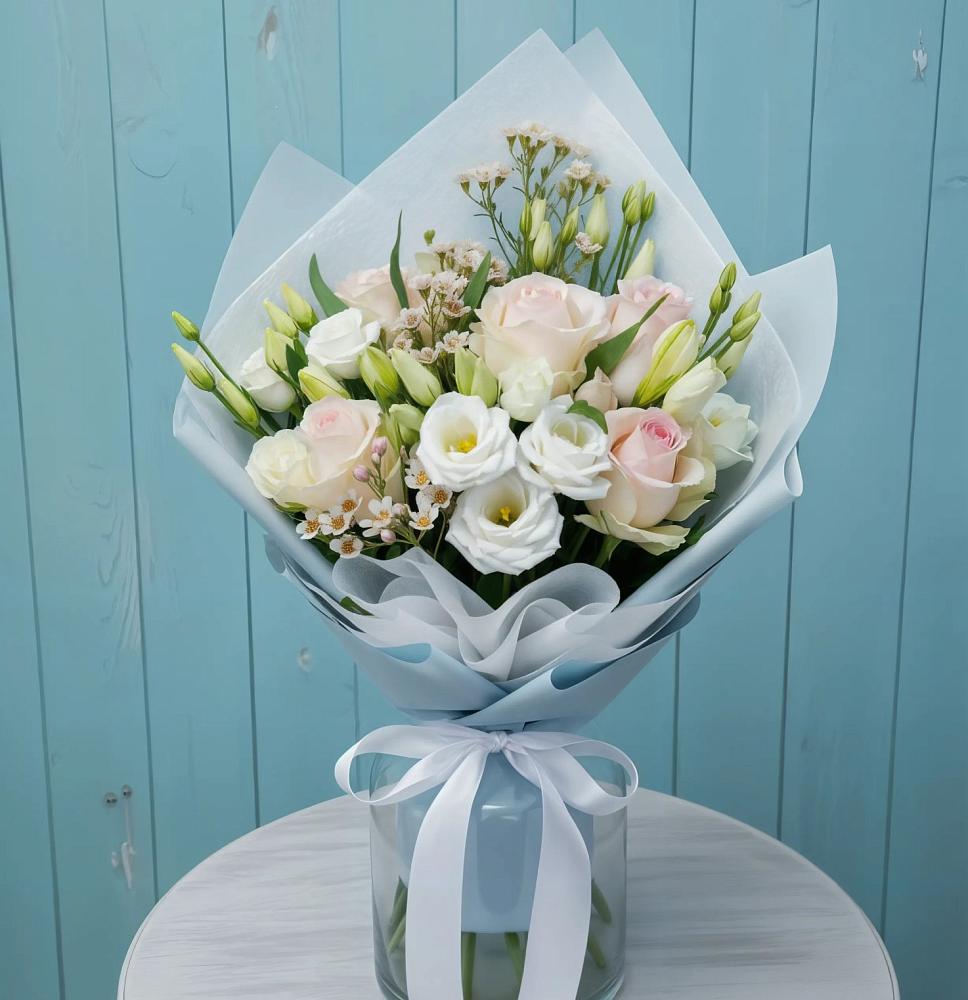 Букет цветов из: Розы и Лизиантусы в Биорках