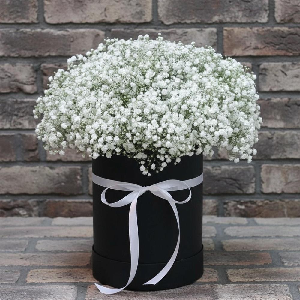 Цветочная композиция из Гипсофила в шляпной коробке в Биорках