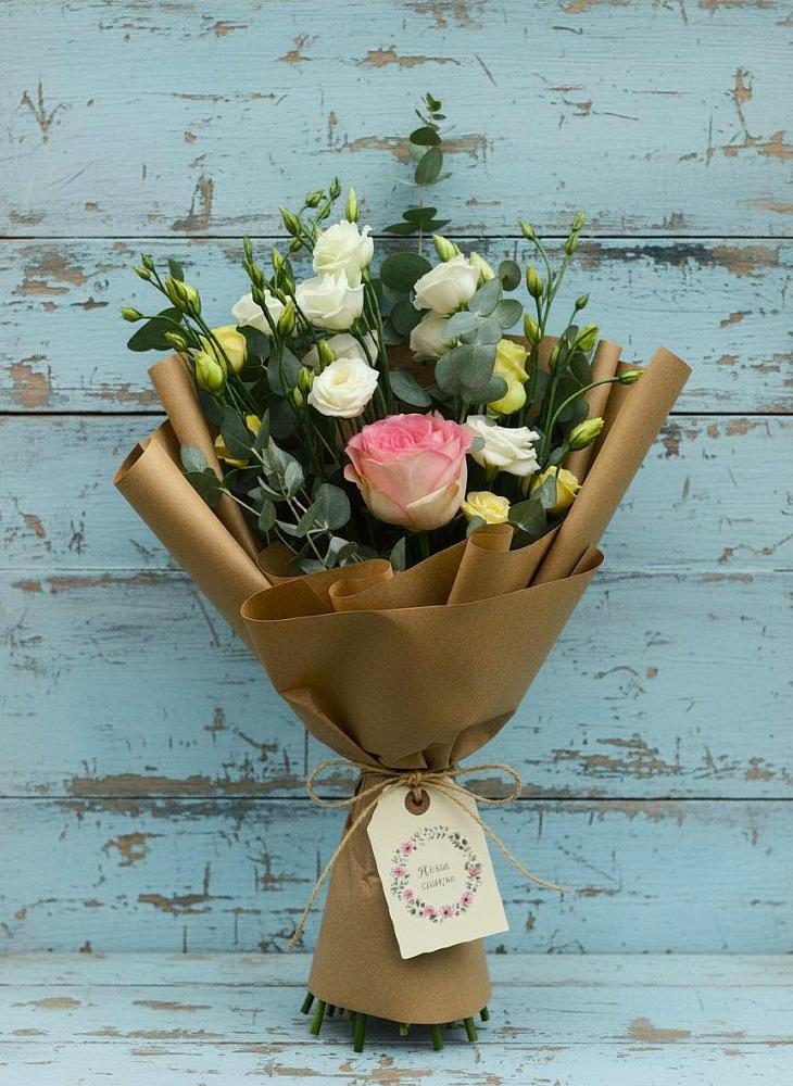 Букет цветов из: Розы и Лизиантусы в Биорках