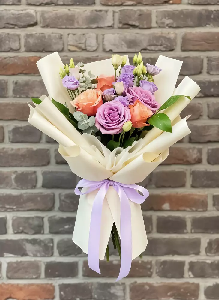 Букет цветов из: Лизиантусы и Розы в Биорках