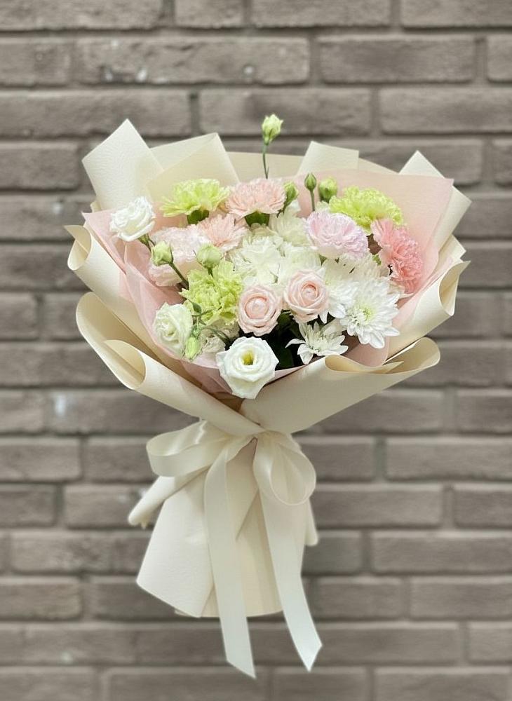 Букет цветов из: Гвоздики, Розы, Лизиантусы и Хризантемы в Биорках